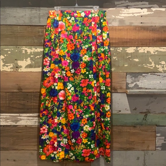 That 70’s vibe “Totally Vintage Maxi Skirt” - Picture 8 of 10